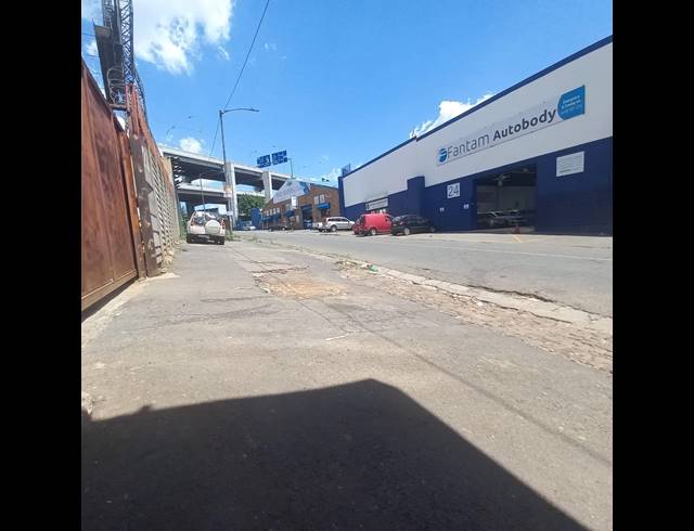 1,200M² WAREHOUSE TO LET IN CITY WEST